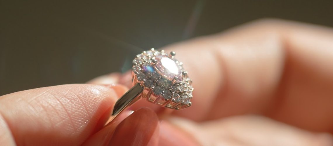 Cinzas-de-cremação-podem-ser-transformadas-em-diamantes